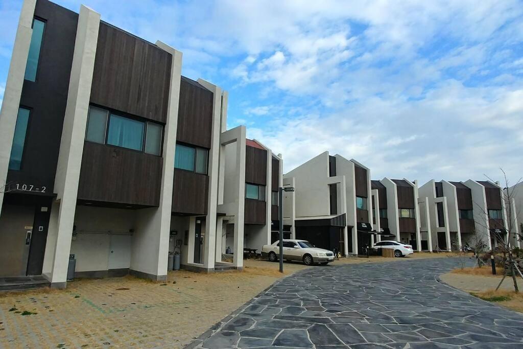 ג'גו Coveted Palms Village Pension מראה חיצוני תמונה